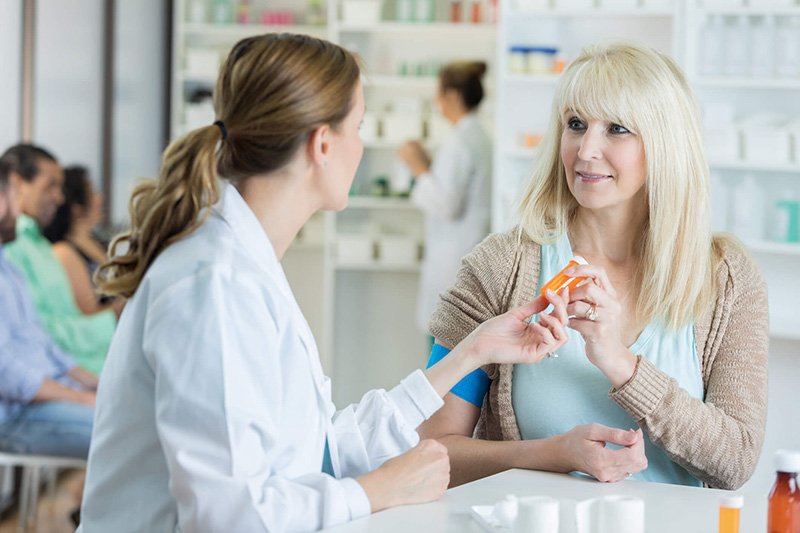 woman-talking-to-pharmacist